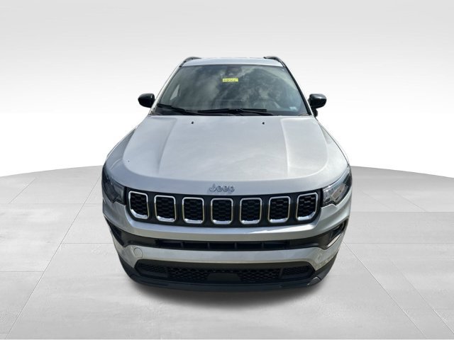 Used 2024 Jeep Compass Latitude AWD/4WD image 5