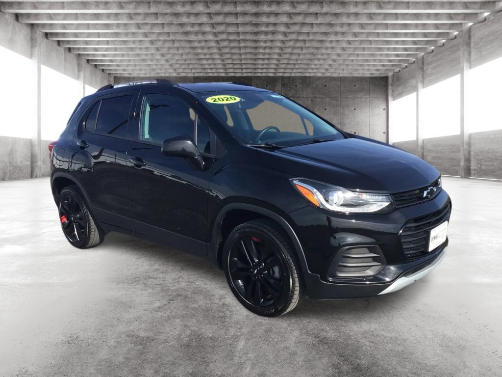 Used 2020 Chevrolet Trax LT w/ Redline Edition AWD/4WD image 3