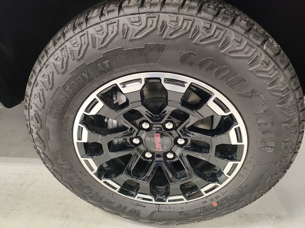 New 2026 GMC Canyon AT4 w/ AT4 Premium Package image 4
