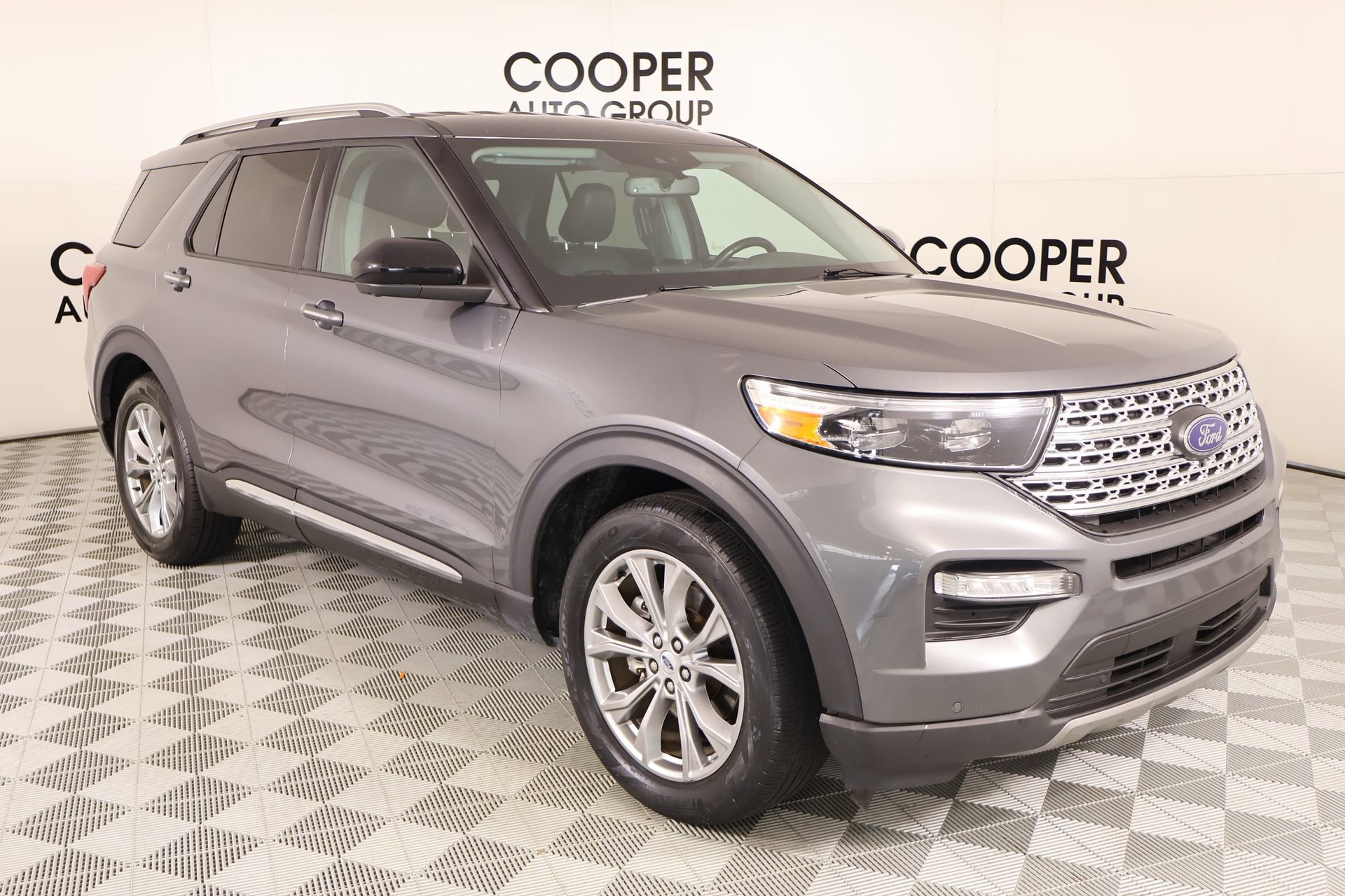 Used 2023 Ford Explorer Limited image 1