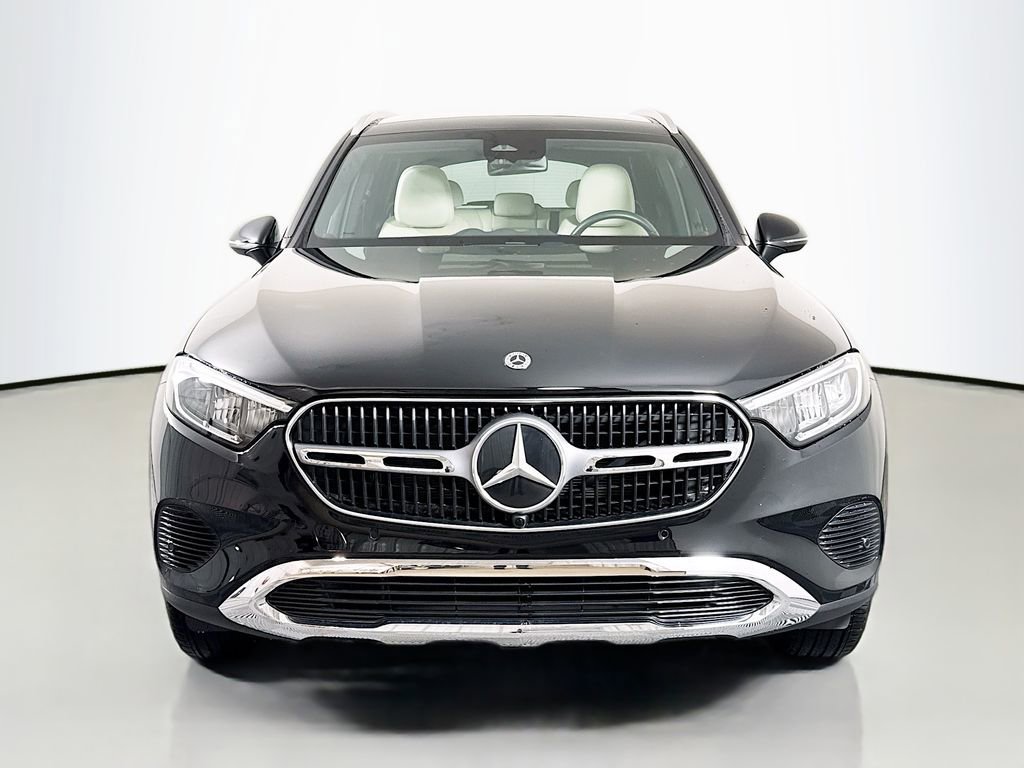Used 2024 Mercedes-Benz GLC 300 4MATIC image 2