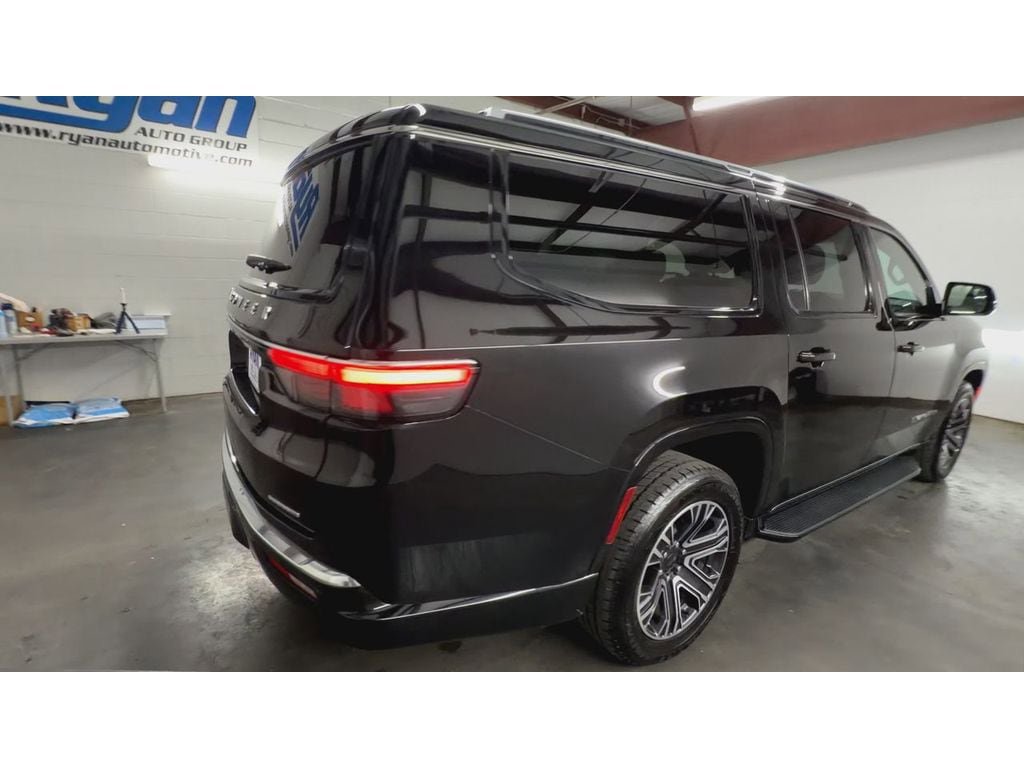 Used 2024 Jeep Wagoneer L Series II RWD image 8