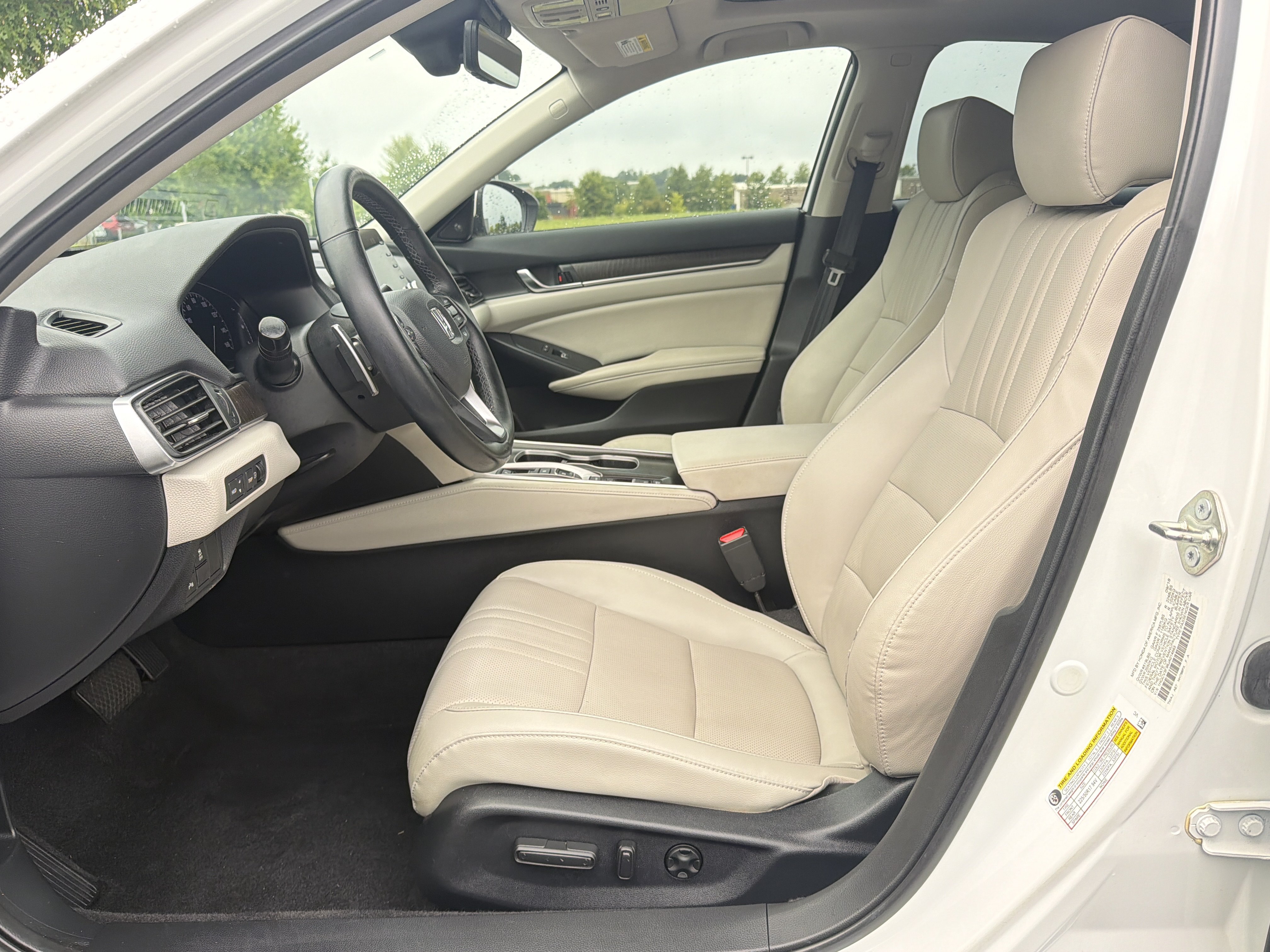 Used 2018 Honda Accord Touring image 24