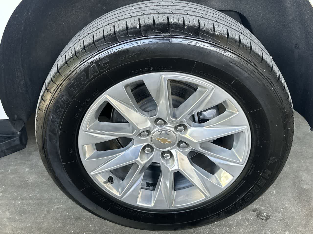 Used 2024 Chevrolet Suburban Premier RWD image 11