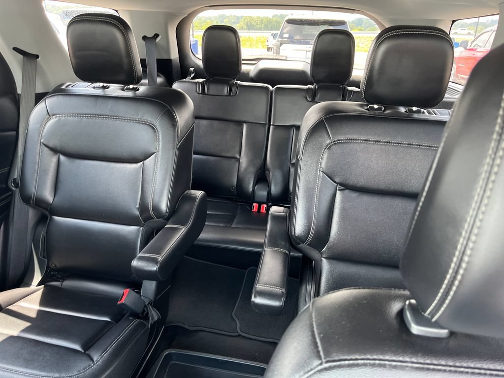 Used 2021 Ford Explorer XLT w/ Equipment Group 202A AWD/4WD image 13