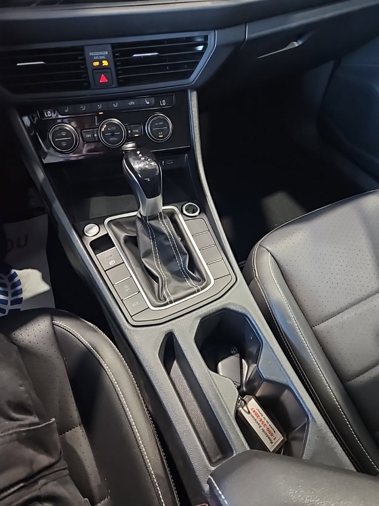 Used 2024 Volkswagen Jetta SE image 29