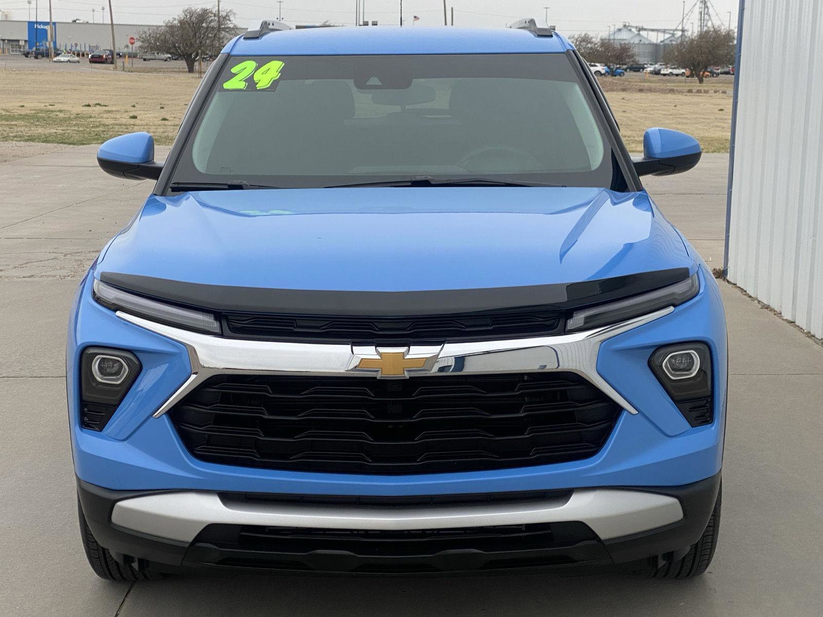 Used 2024 Chevrolet TrailBlazer LT image 2