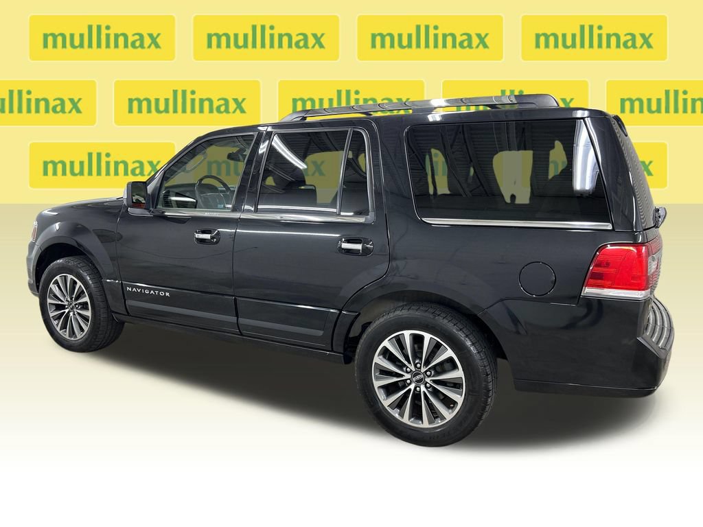 Used 2015 Lincoln Navigator 2WD image 10