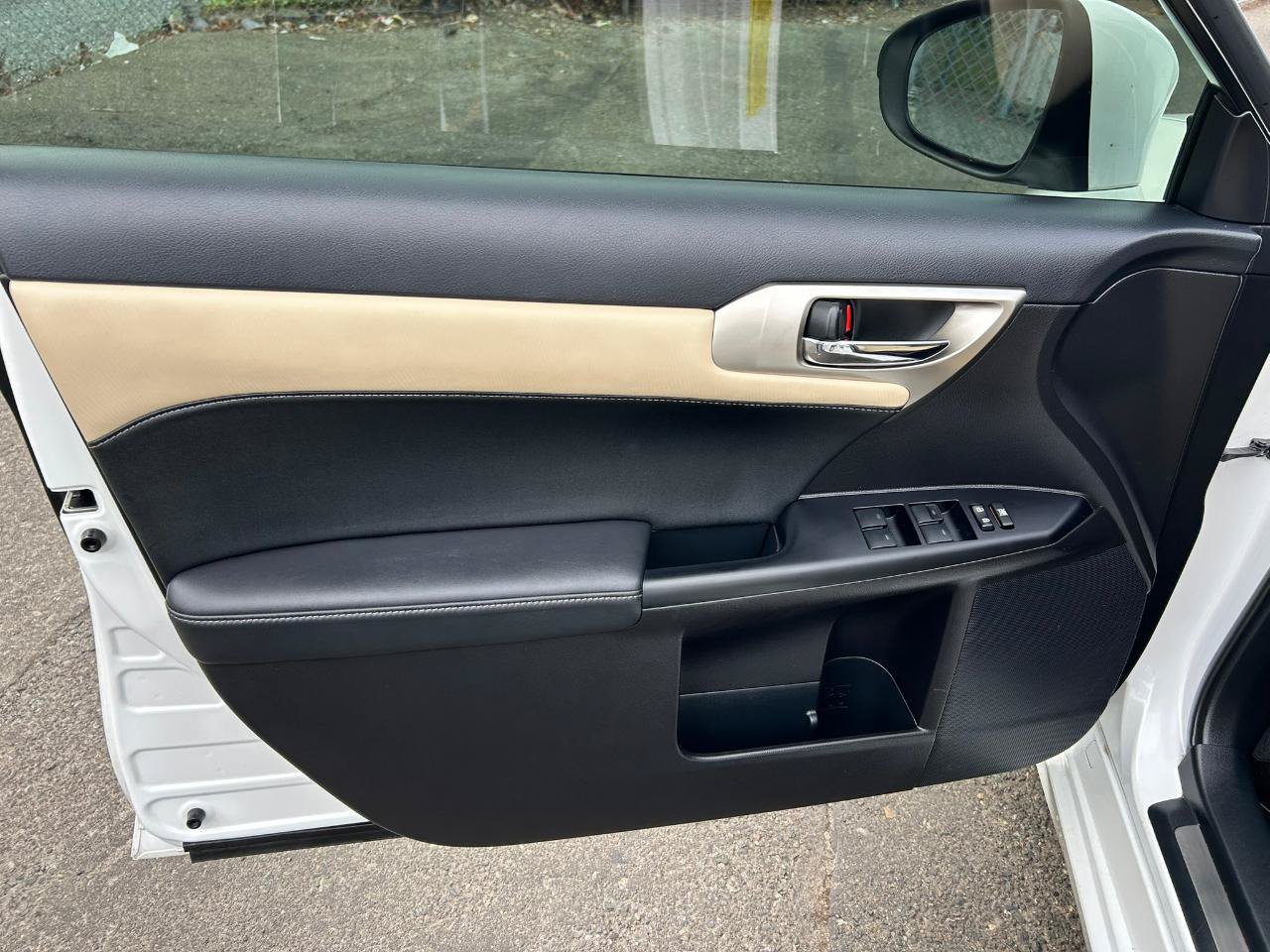 Used 2014 Lexus CT 200h FWD image 13