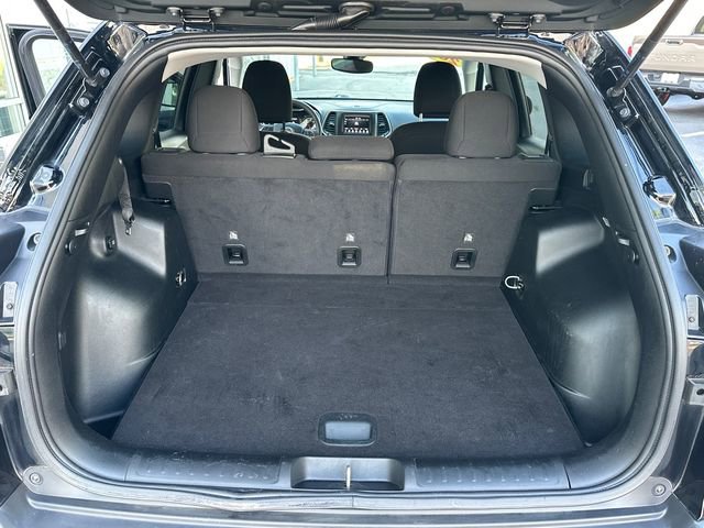 Used 2021 Jeep Cherokee Latitude FWD image 26