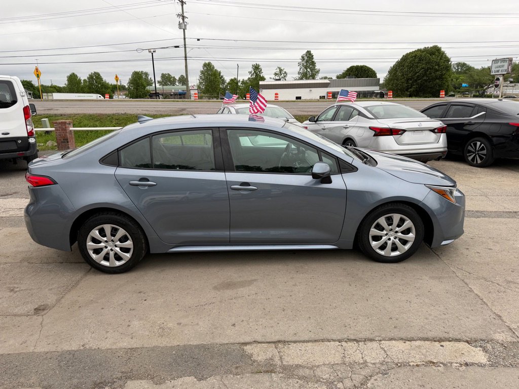 Used 2024 Toyota Corolla LE FWD image 4