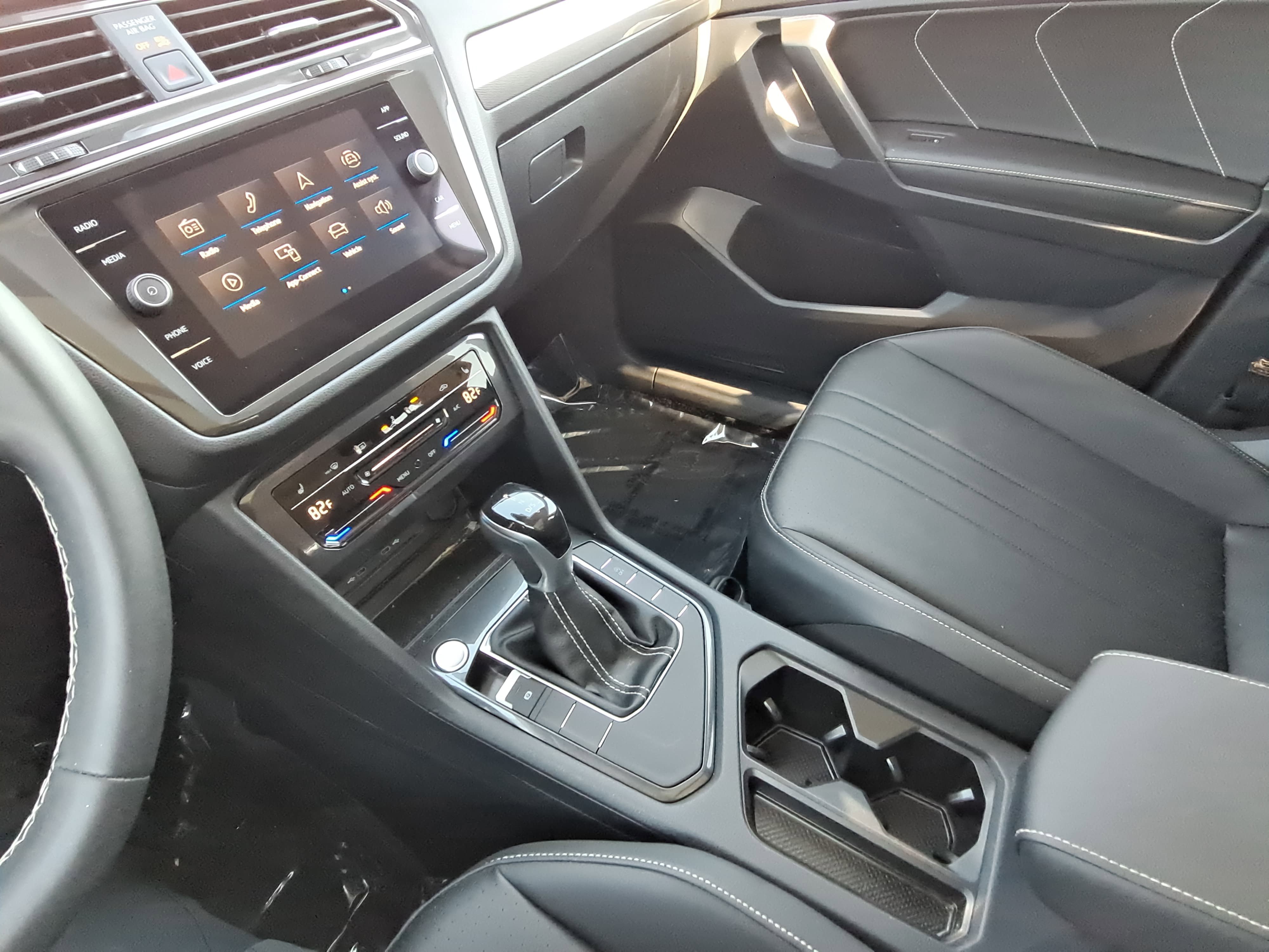 Certified 2023 Volkswagen Tiguan SE w/ Panoramic Sunroof Package image 25