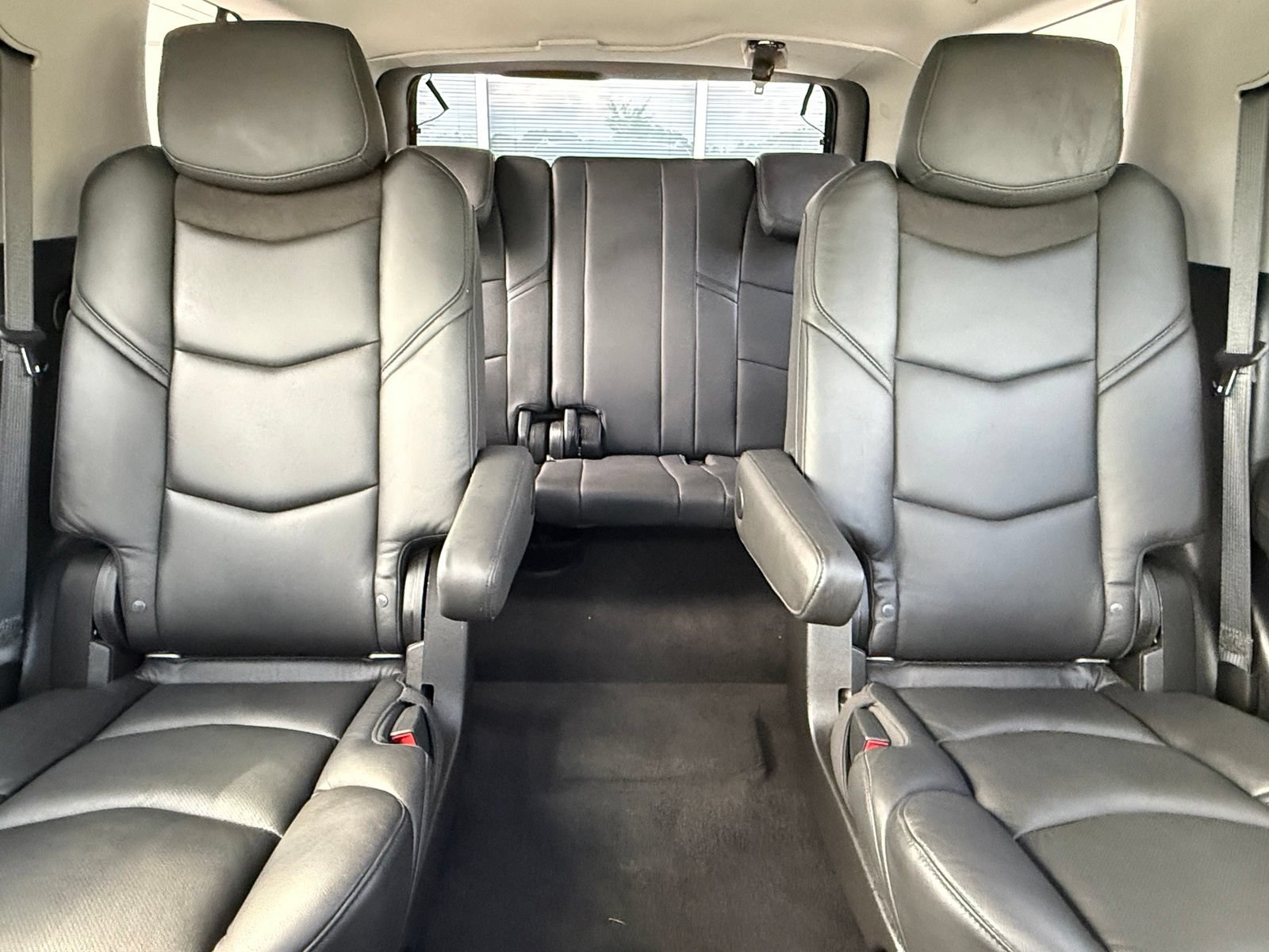 Used 2019 Cadillac Escalade Luxury AWD/4WD image 40