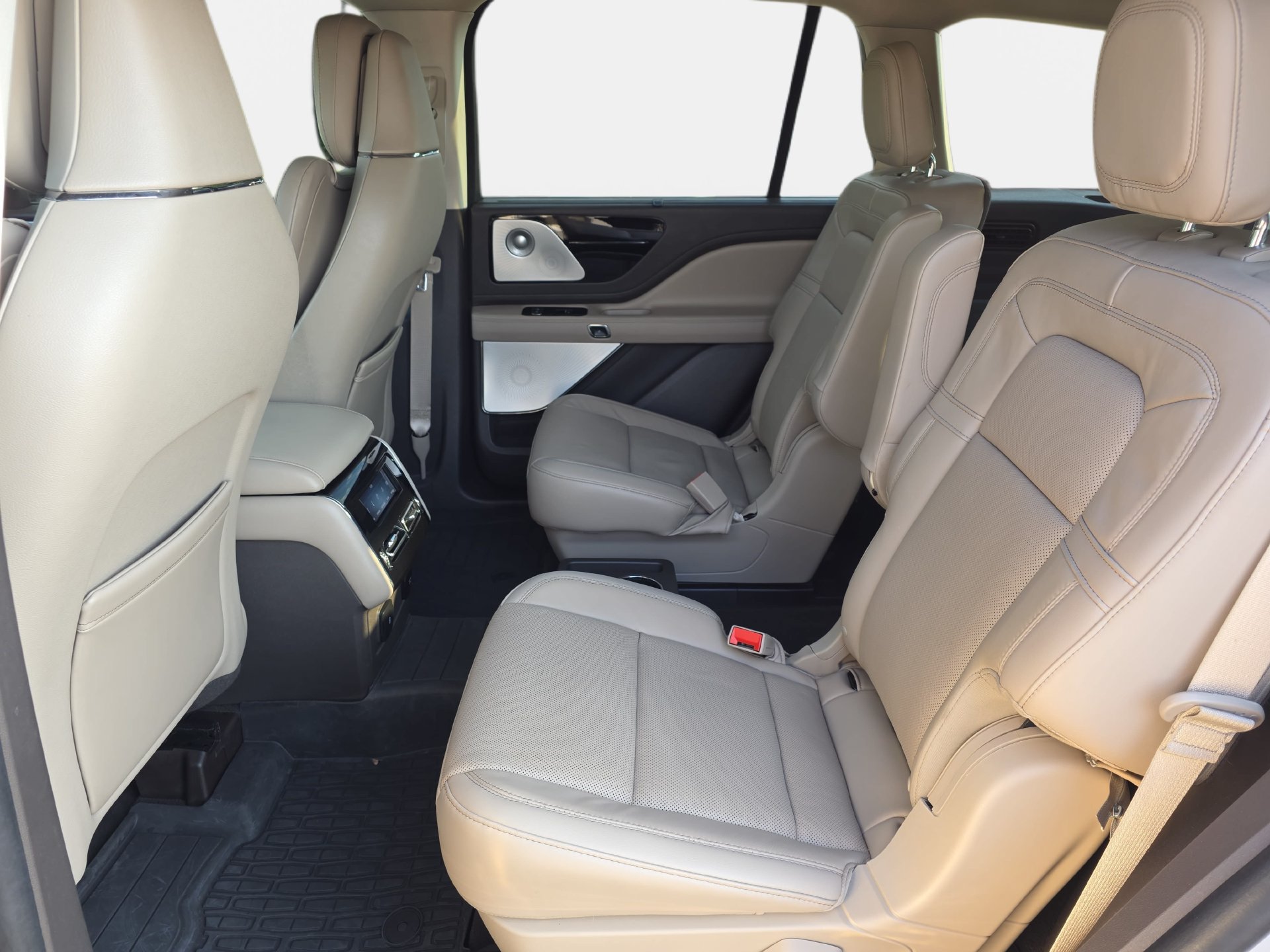 Used 2023 Lincoln Aviator Reserve w/ Equipment Group 201A AWD/4WD image 14