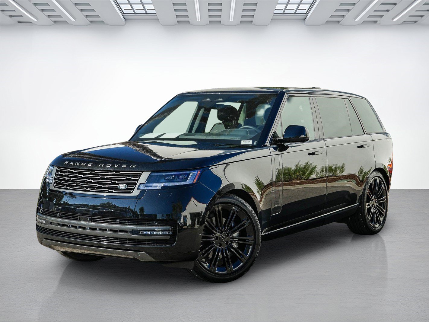 Certified 2026 Land Rover Range Rover Long Wheelbase SE AWD/4WD image 1