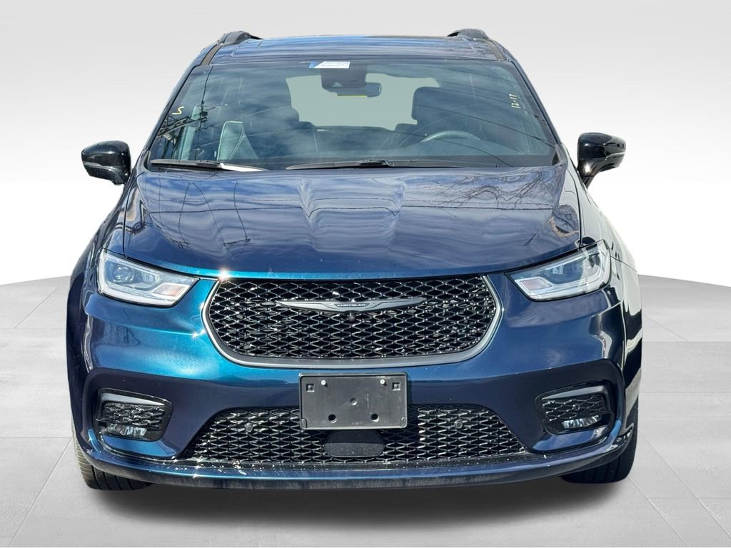 Used 2023 Chrysler Pacifica Limited w/ S Appearance Package image 3