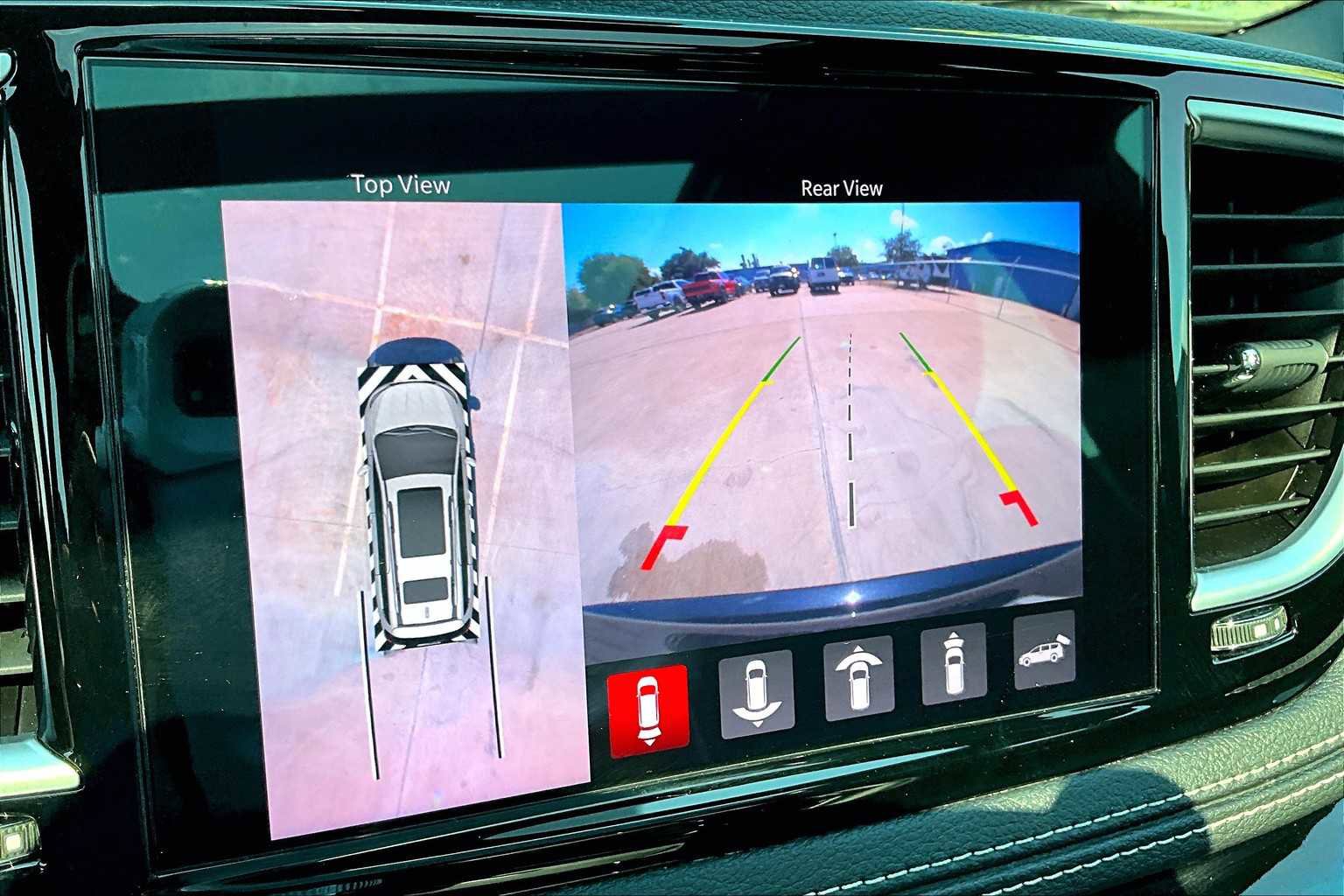 Used 2023 Chrysler Pacifica Limited w/ S Appearance Package image 29