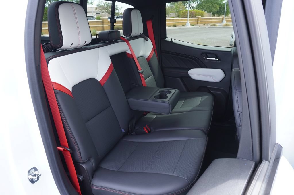 Used 2024 GMC Canyon AT4X AWD/4WD image 10