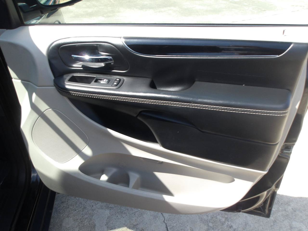 Used 2019 Dodge Grand Caravan SXT FWD image 8
