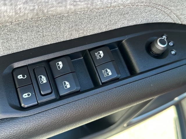 Used 2022 Jeep Compass Latitude w/ Sun and Sound Group image 24