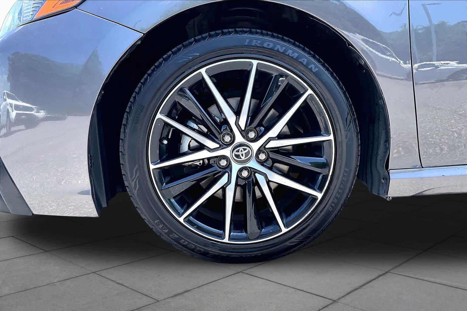 Used 2023 Toyota Camry SE FWD image 11