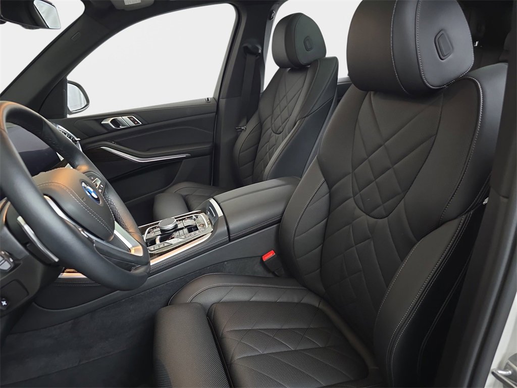 Used 2024 BMW X5 xDrive50e w/ Parking Assistance Package image 18
