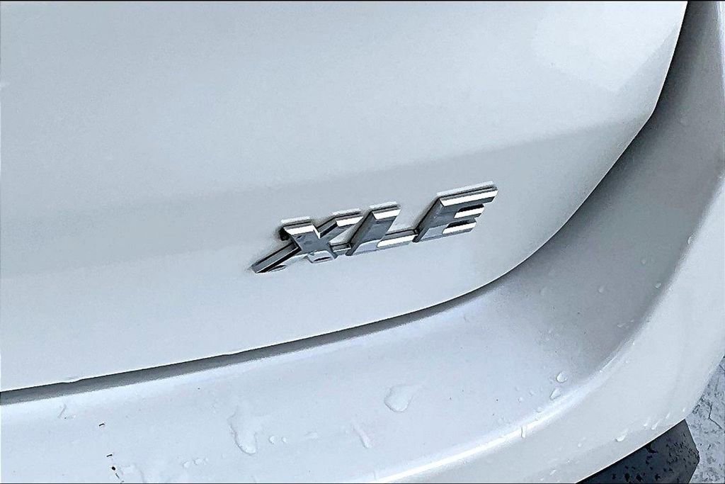 Used 2017 Toyota Highlander XLE FWD image 24