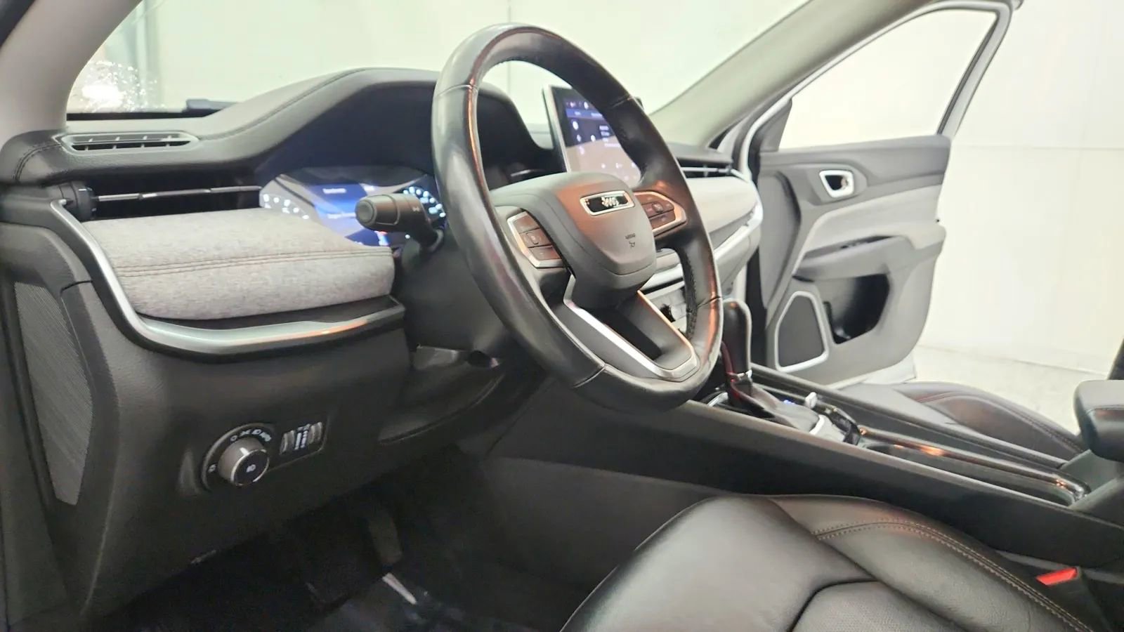 Used 2022 Jeep Compass Latitude image 22