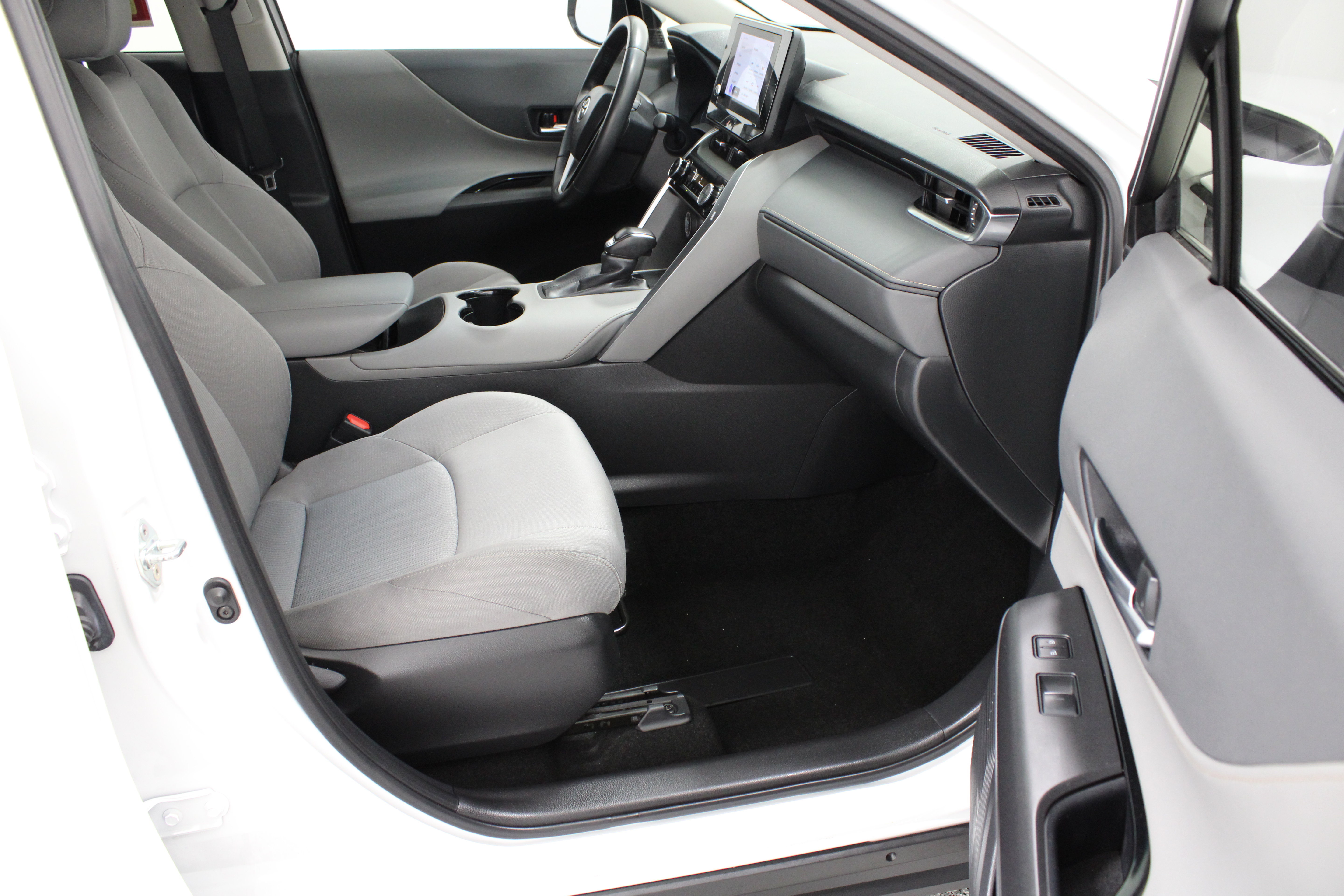 Certified 2023 Toyota Venza LE AWD/4WD image 37