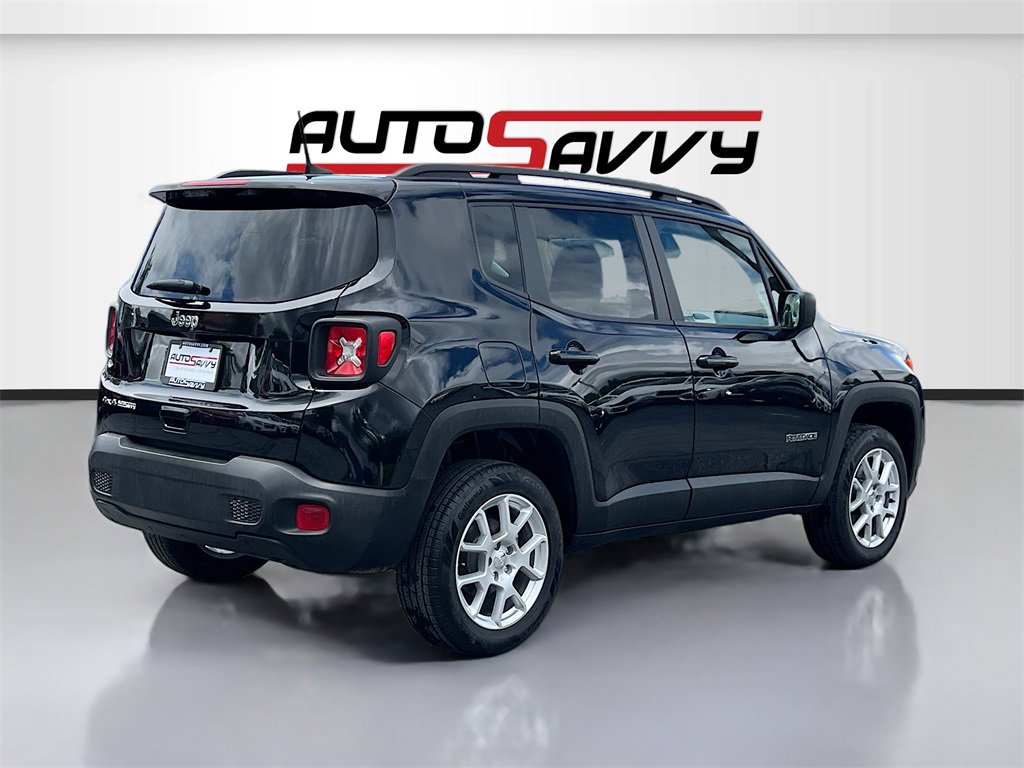 Used 2023 Jeep Renegade Latitude w/ Premium Group image 7