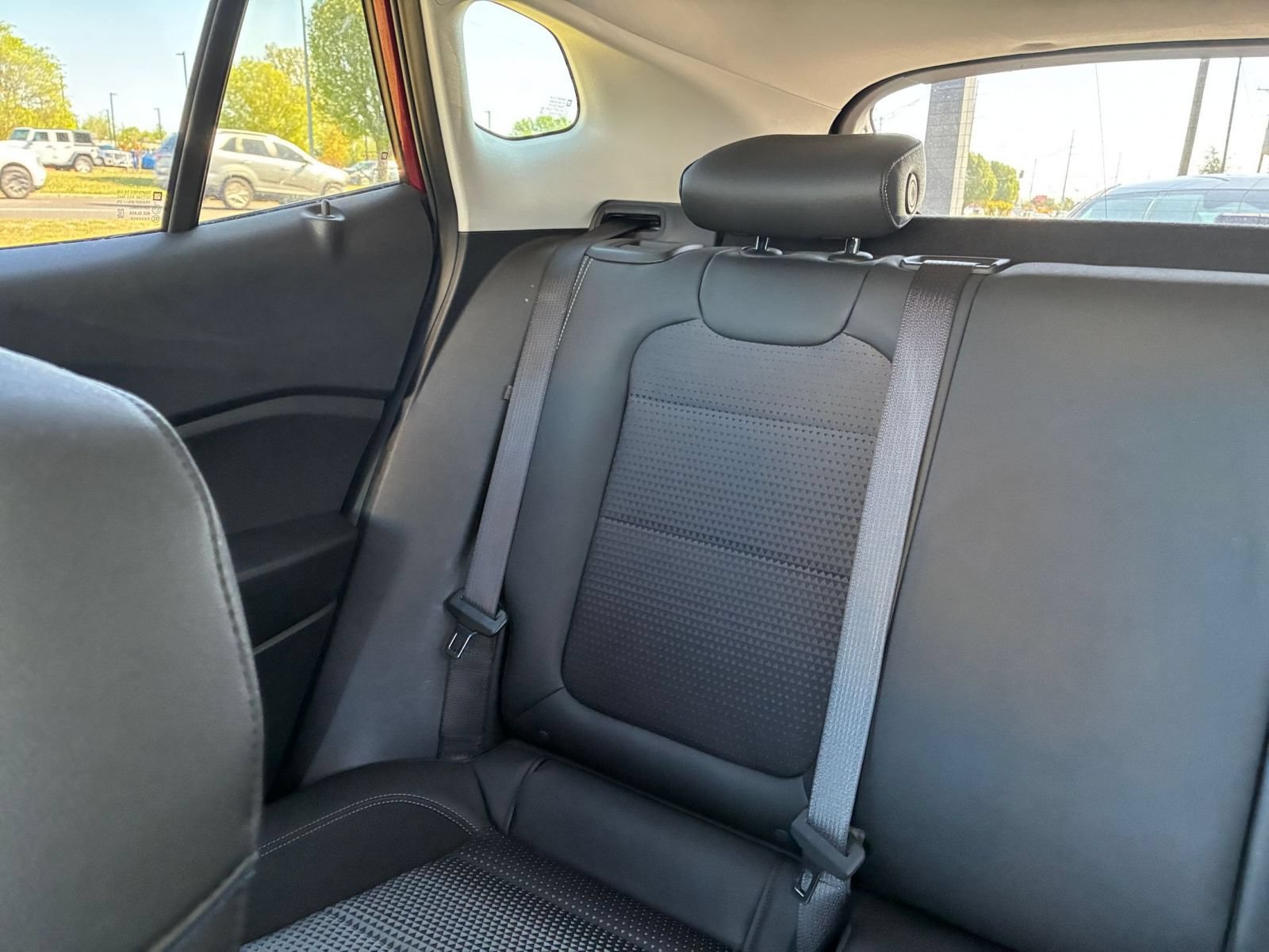 Used 2025 Chevrolet Trax LT FWD image 37