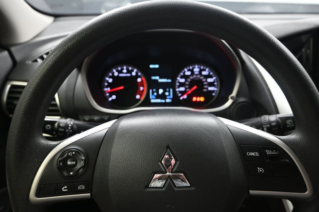 Used 2018 Mitsubishi Eclipse Cross ES AWD/4WD image 15