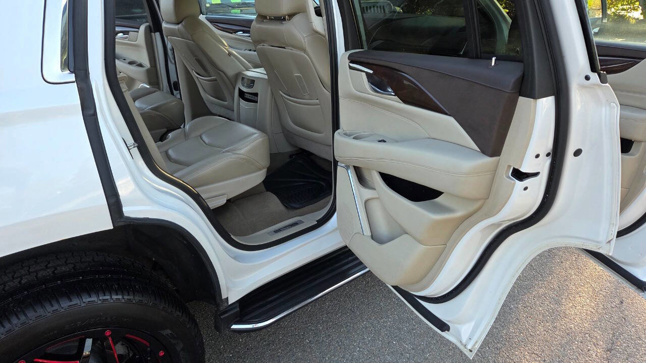 Used 2017 Cadillac Escalade Luxury AWD/4WD image 48