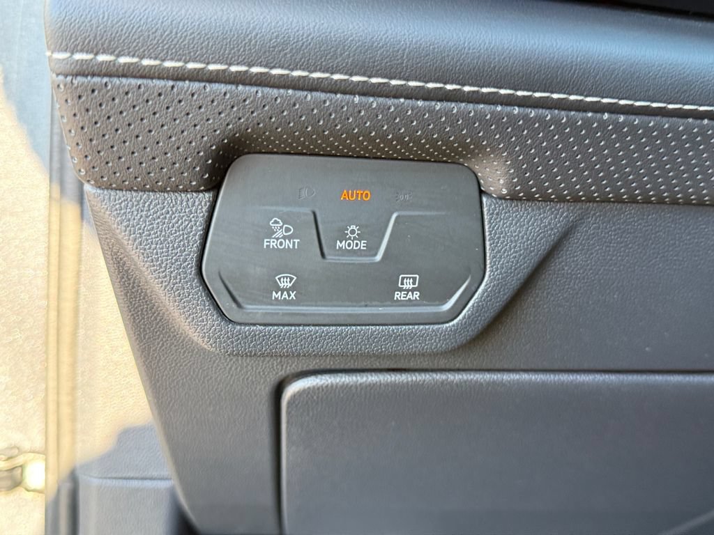 Used 2025 Volkswagen Atlas SE AWD/4WD image 21