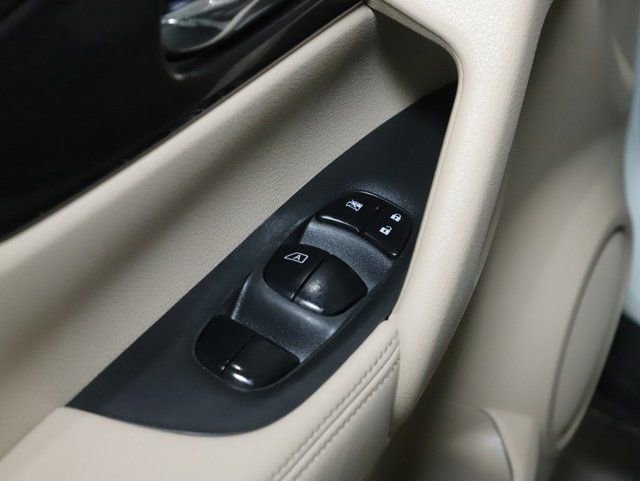 Used 2020 Nissan Rogue SV w/ Sun & Sound Touring Package image 17