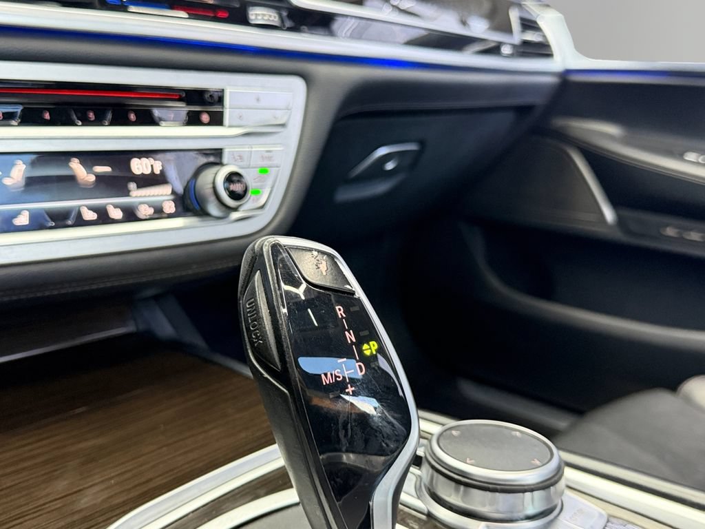 Used 2020 BMW 740i w/ Premium Package RWD image 21