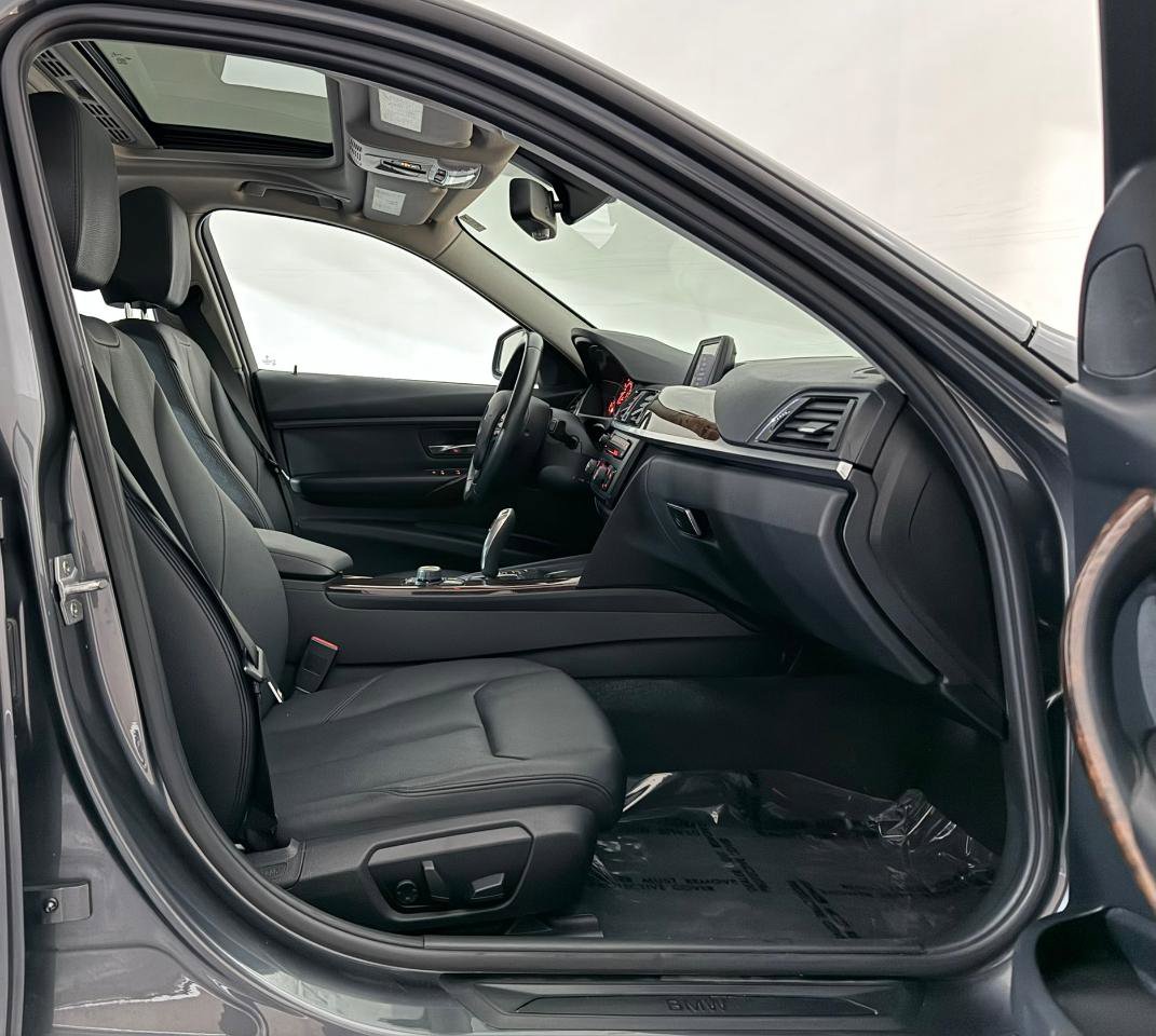 Used 2014 BMW 320i xDrive Sedan AWD/4WD image 25