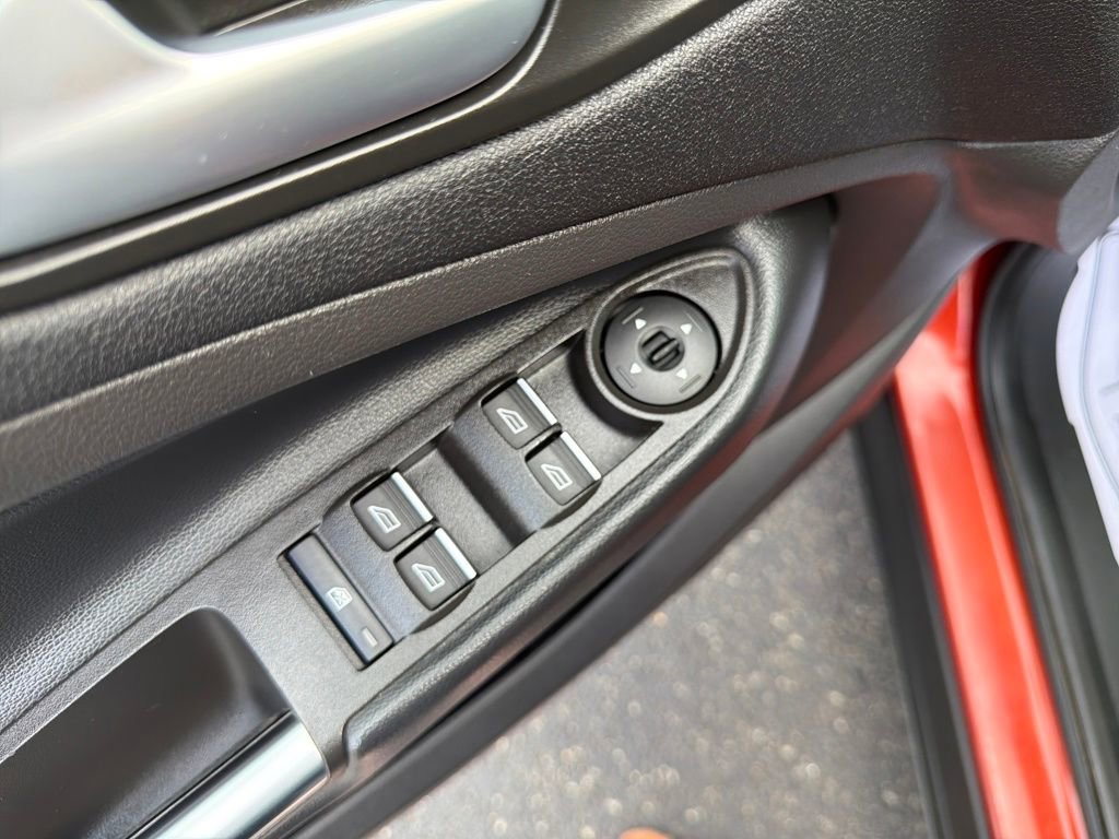 Used 2019 Ford Escape SE image 18