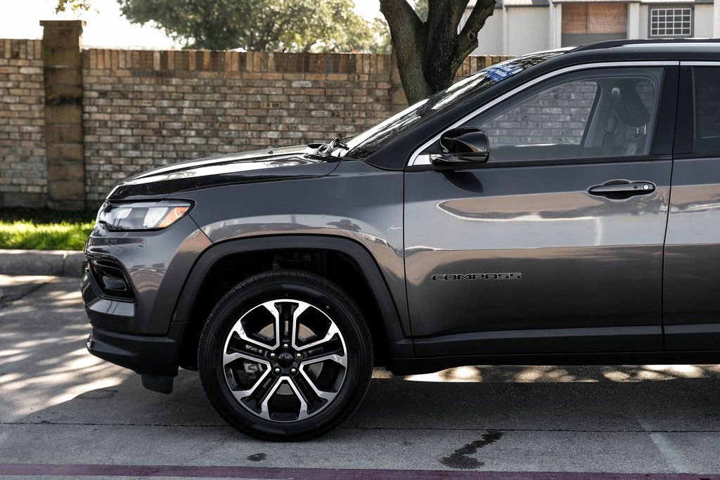 Used 2022 Jeep Compass Limited image 21