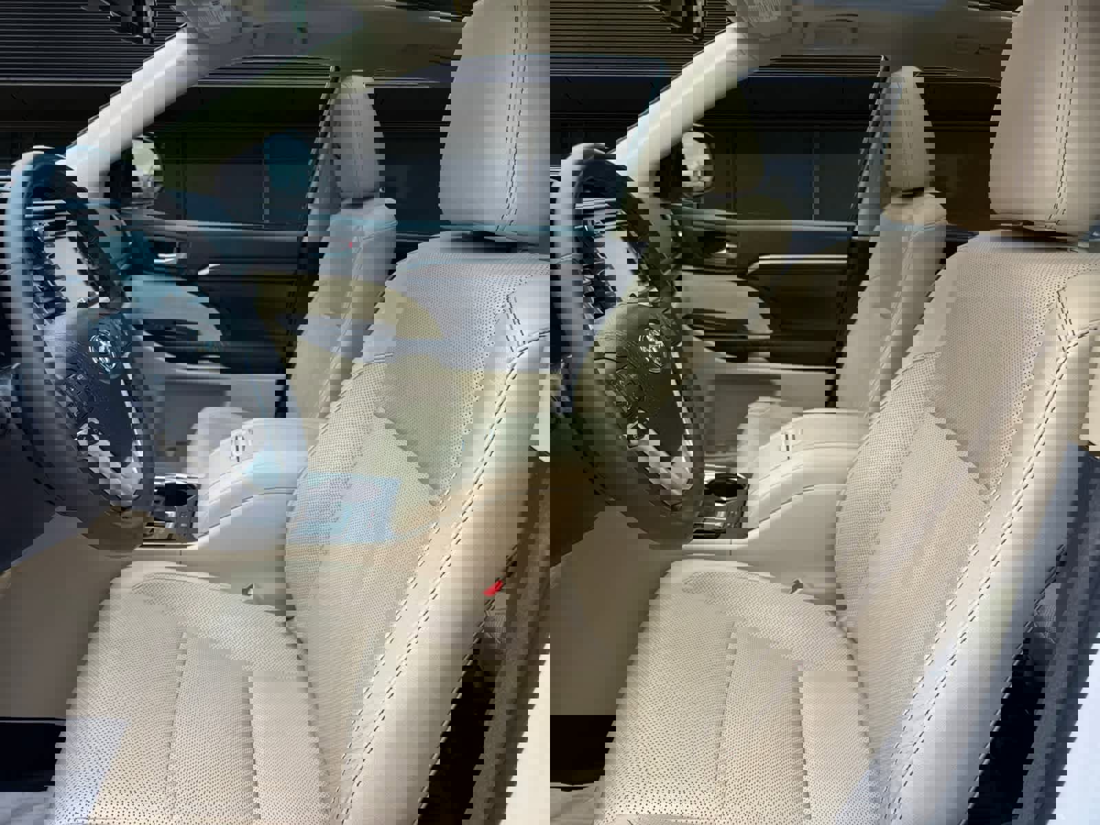 Used 2016 Toyota Highlander Limited Platinum AWD/4WD image 2