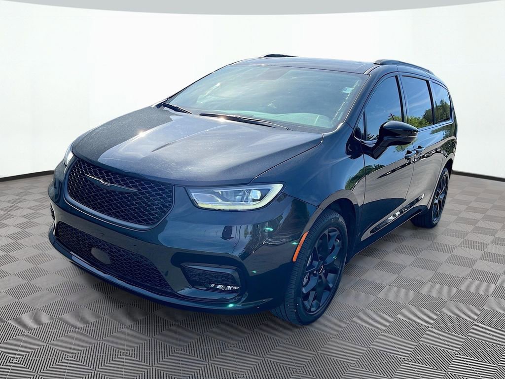 Used 2023 Chrysler Pacifica Limited w/ S Appearance Package