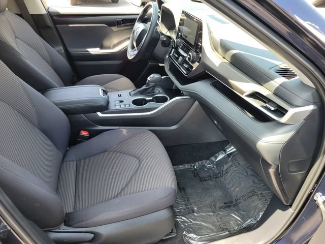 Used 2025 Toyota Highlander LE FWD image 18