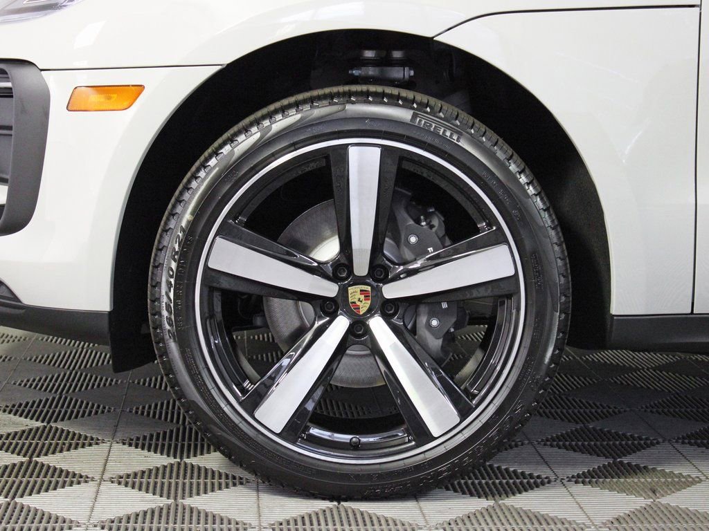 Certified 2026 Porsche Macan image 39
