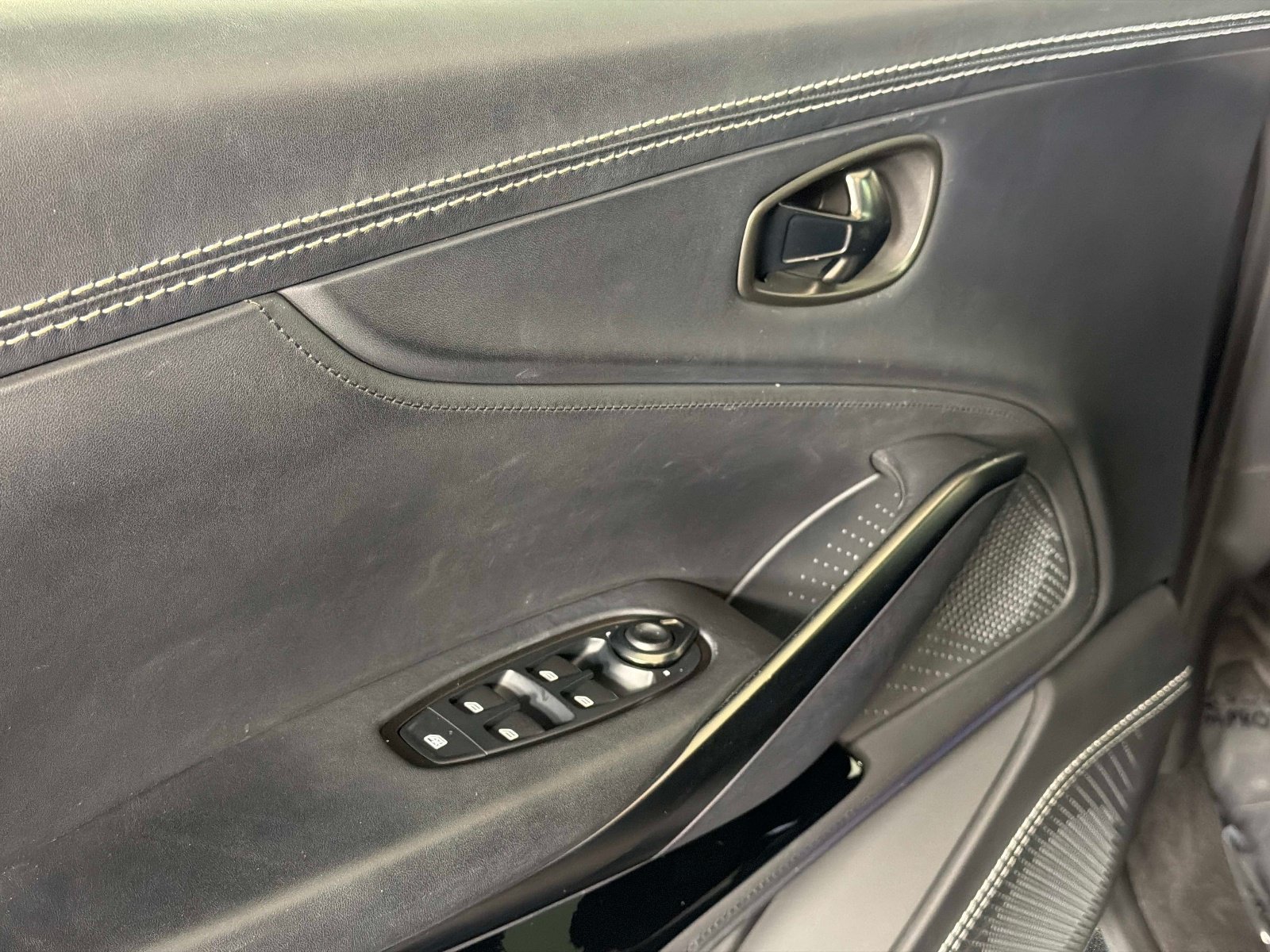 Used 2023 Aston Martin DBX AWD/4WD image 73