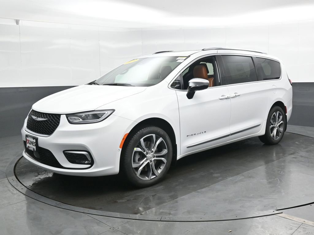 New 2026 Chrysler Pacifica Pinnacle w/ Trailer Tow Group AWD/4WD image 7