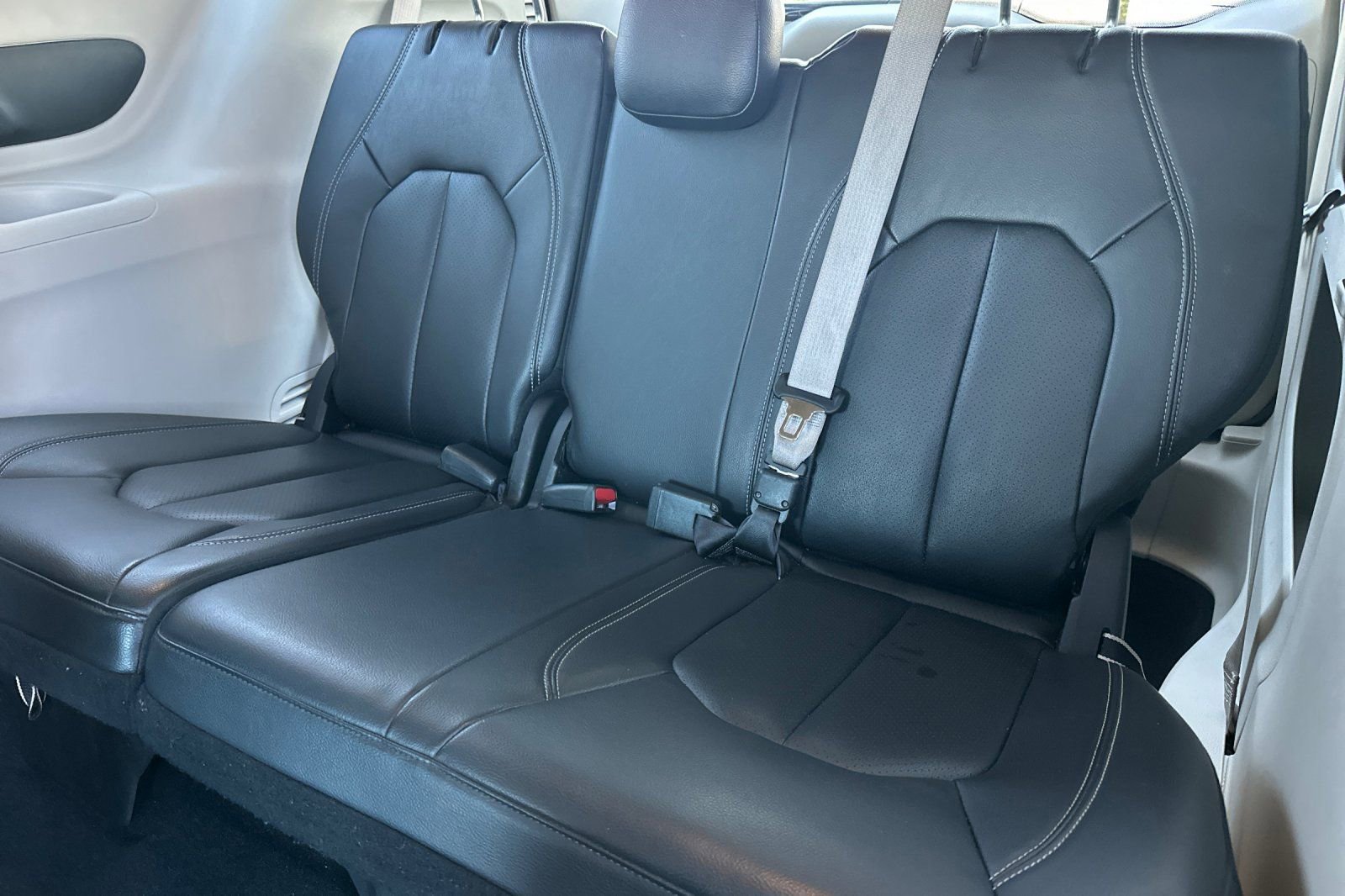 Used 2022 Chrysler Pacifica Touring-L FWD image 17