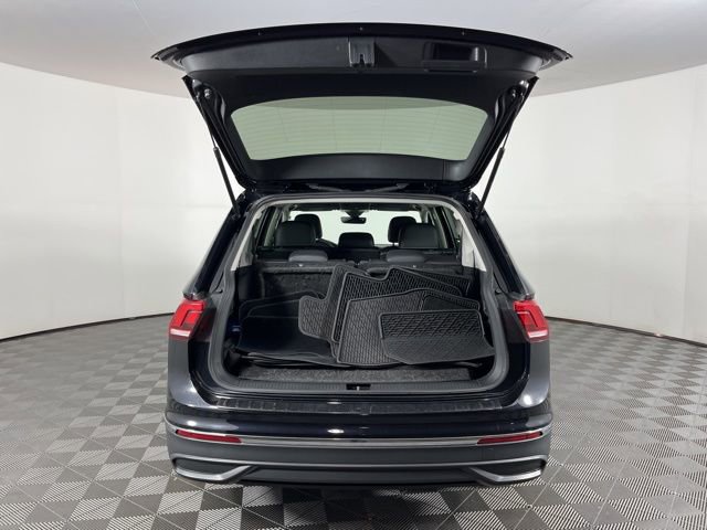 Used 2023 Volkswagen Tiguan SE image 46