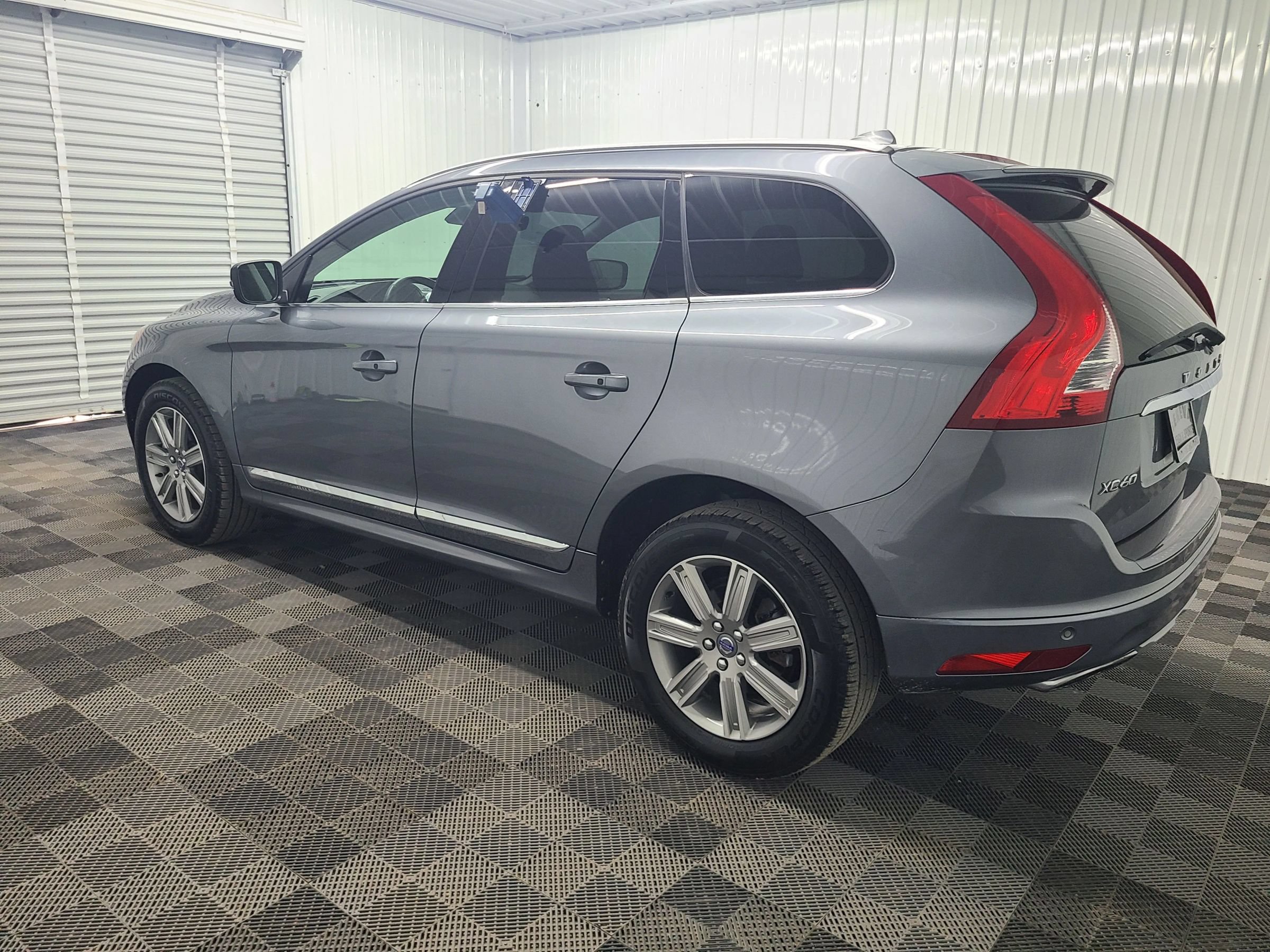 Used 2016 Volvo XC60 T5 Platinum w/ Climate Package AWD/4WD image 9