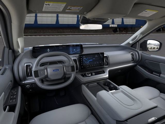 New 2026 Ford Expedition Active image 9