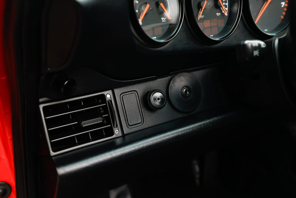 Used 1995 Porsche 911 Carrera RWD image 86